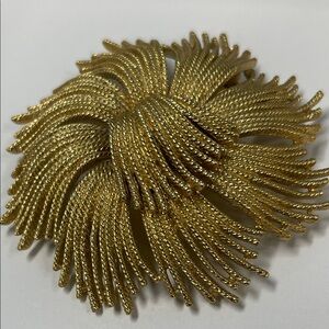 Gift- Monte Elegant Gold Brooch
